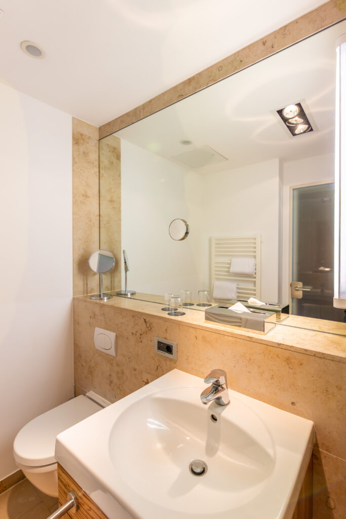 Badezimmer im Doppelzimmer S