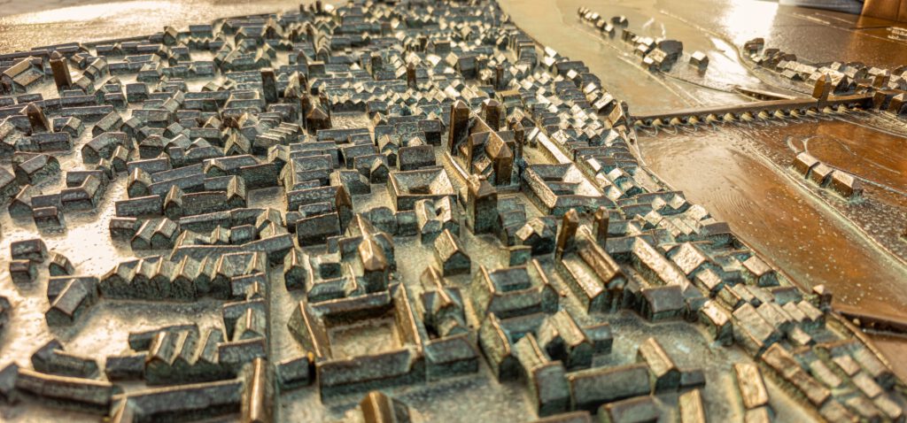 Bronzescheibe bei der Historischen Wurstkuchl