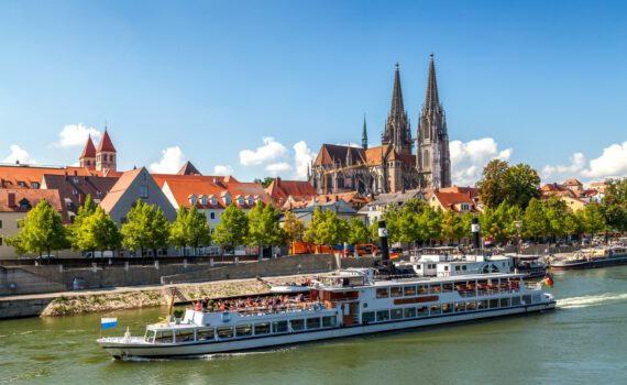 Schifffahrt auf der Donau in Regensburg
