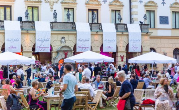 Lebendige und prunkvolle Atmosphäre auf Schloss Thurn und Taxis