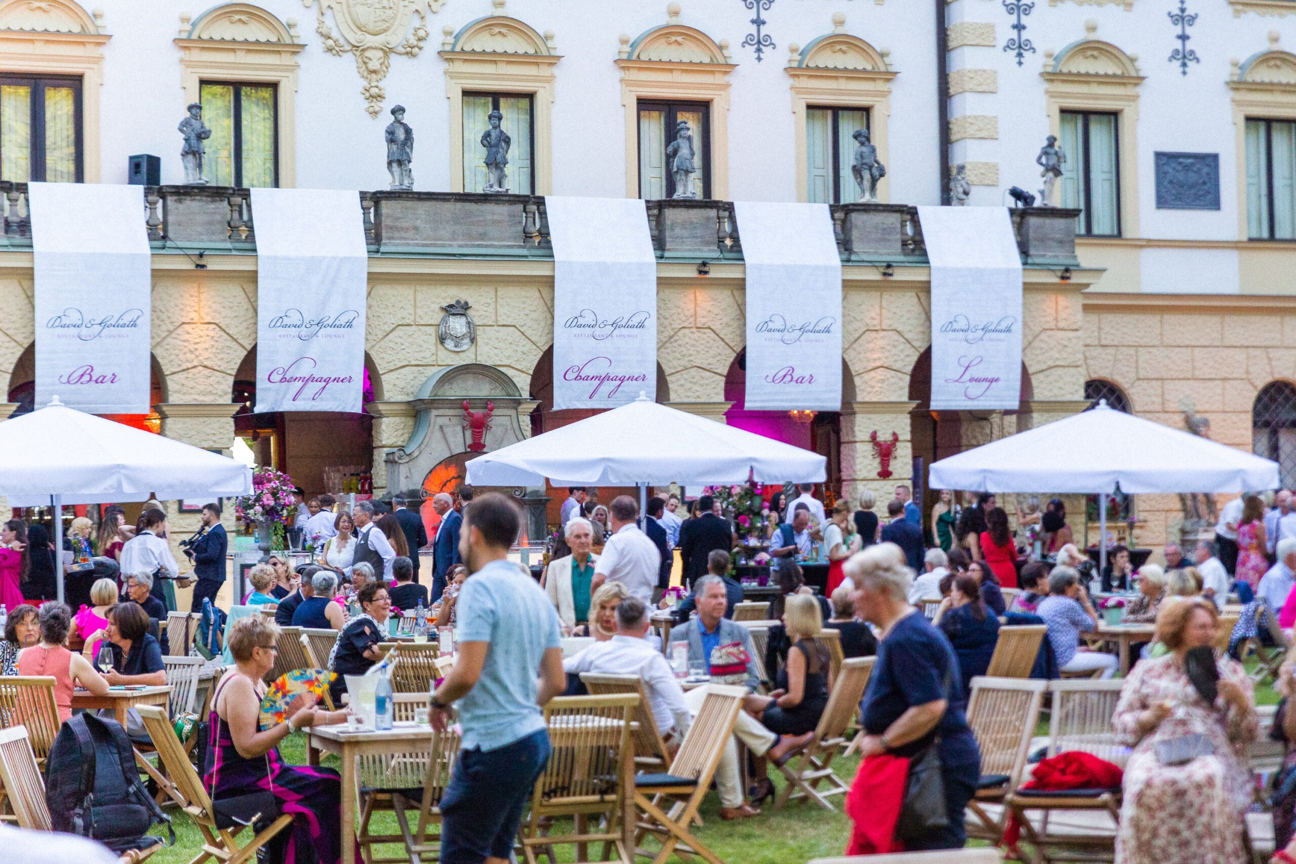 Lebendige und prunkvolle Atmosphäre auf Schloss Thurn und Taxis