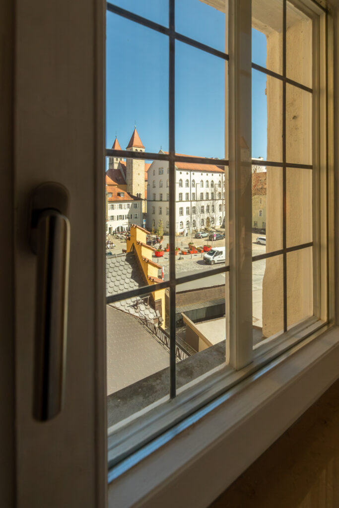 Aus der Junior Suite haben Sie einen herrlichen Blick auf das UNESCO-Weltkulturerbe Regensburg